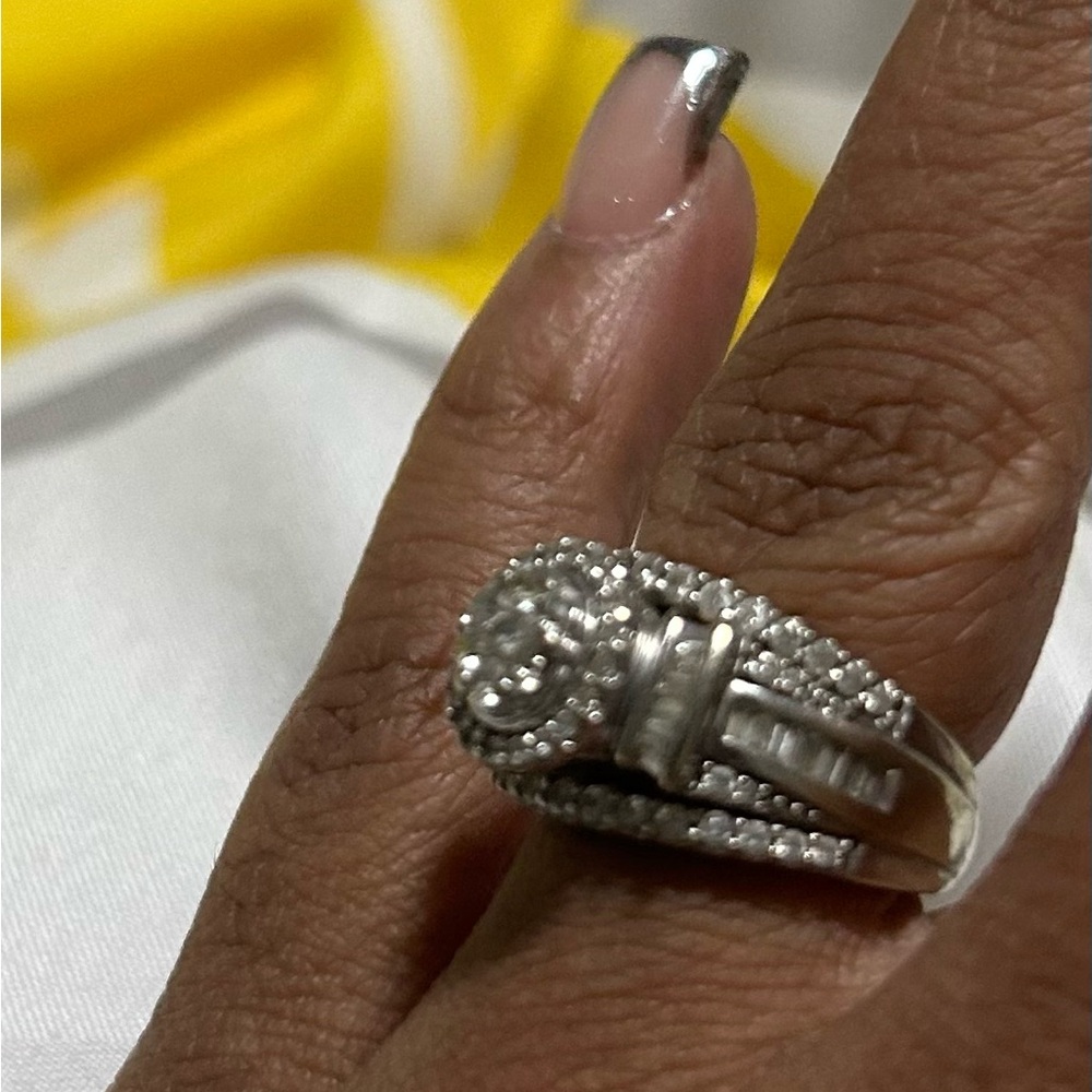 Elegant Silver Women's Ring - Picture 3 of 6